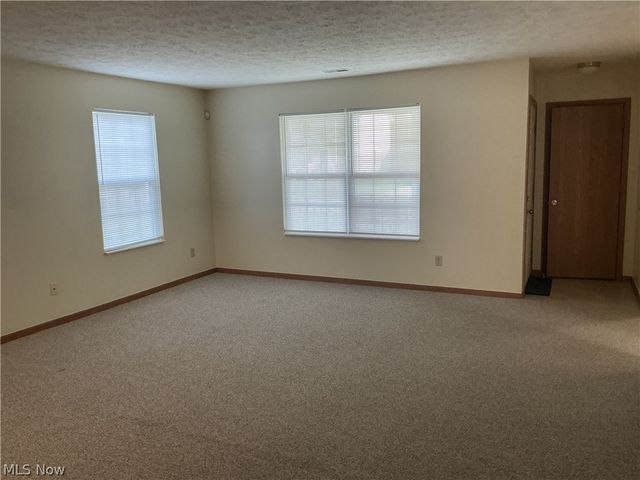 2823 Benford Lane, Youngstown, OH 44505