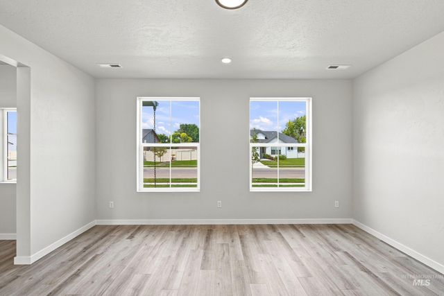 9415 W Blazing Star St, Nampa, ID 83687
