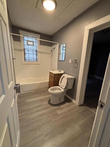 2823 N 28th STREET, Milwaukee, WI 53210