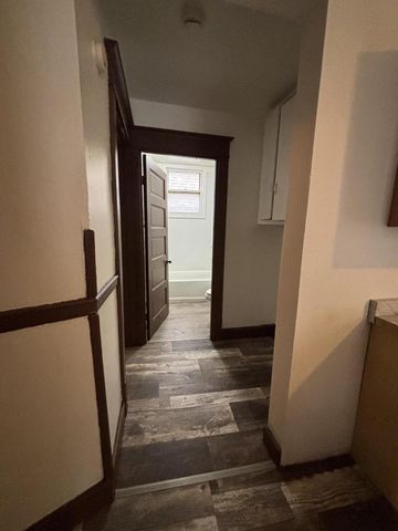 2823 N 28th STREET, Milwaukee, WI 53210