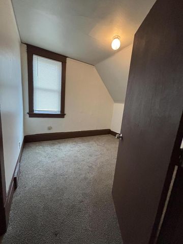 2823 N 28th STREET, Milwaukee, WI 53210