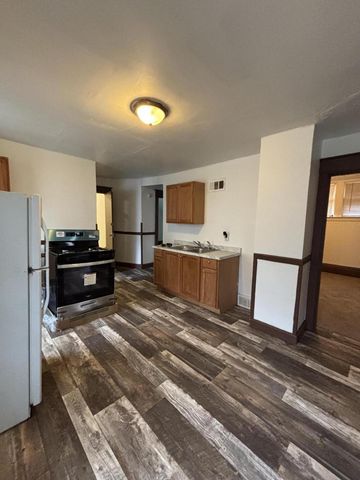 2823 N 28th STREET, Milwaukee, WI 53210