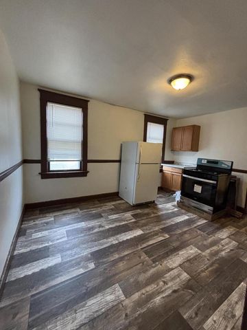 2823 N 28th STREET, Milwaukee, WI 53210