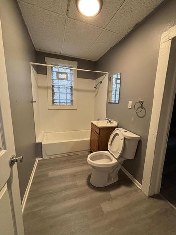 2823 N 28th STREET, Milwaukee, WI 53210