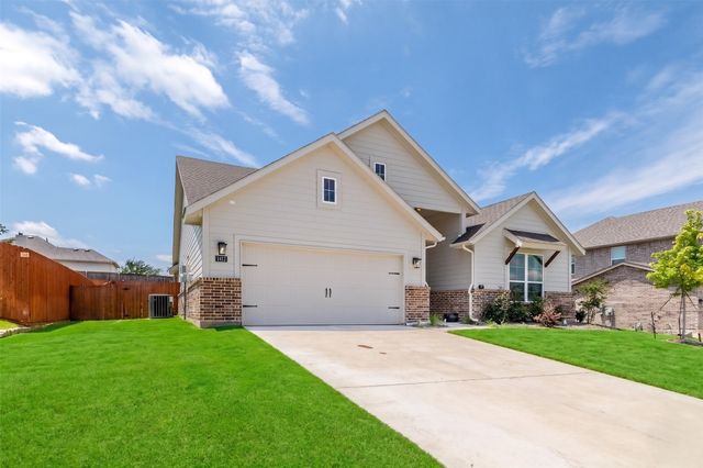 1412 Whitetail Lane, Azle, TX 76020