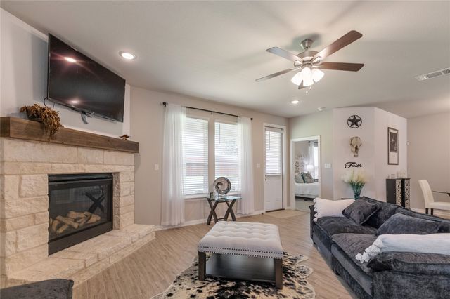 1412 Whitetail Lane, Azle, TX 76020