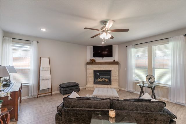 1412 Whitetail Lane, Azle, TX 76020