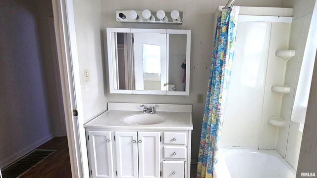 203 ORCHARD Drive, Carbondale, IL 62901