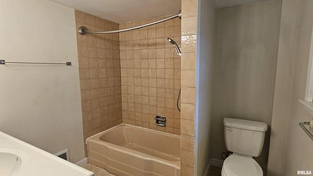 203 ORCHARD Drive, Carbondale, IL 62901