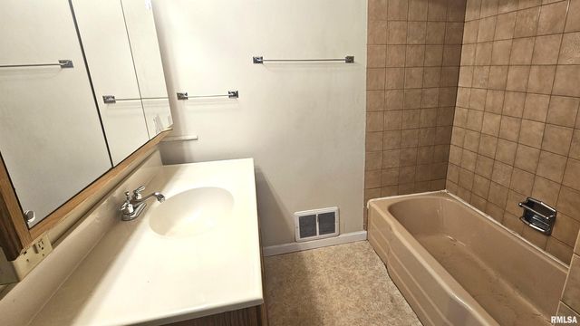 203 ORCHARD Drive, Carbondale, IL 62901