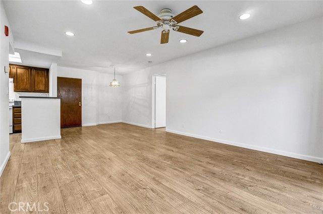 22100 Burbank 130C, Woodland Hills (los Angeles), CA 91367