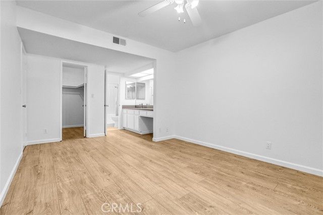 22100 Burbank 130C, Woodland Hills (los Angeles), CA 91367