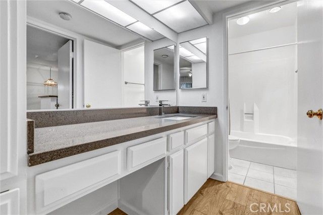 22100 Burbank 130C, Woodland Hills (los Angeles), CA 91367