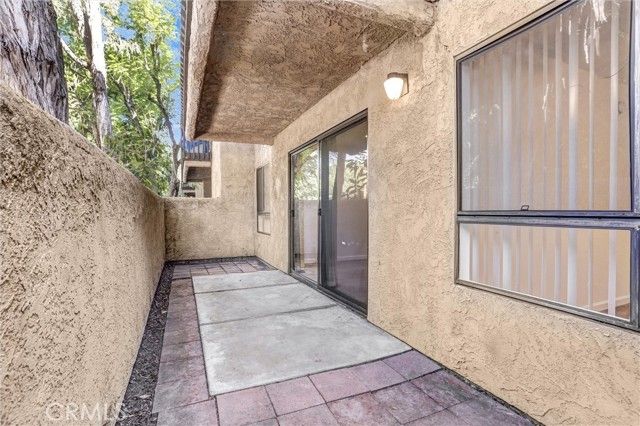 22100 Burbank 130C, Woodland Hills (los Angeles), CA 91367