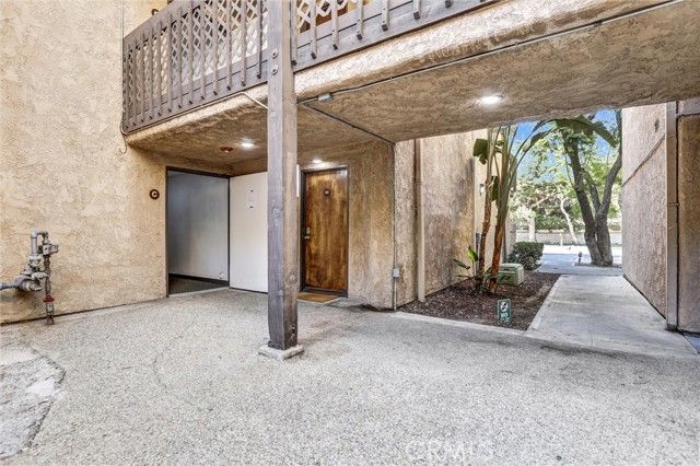 22100 Burbank 130C, Woodland Hills (los Angeles), CA 91367