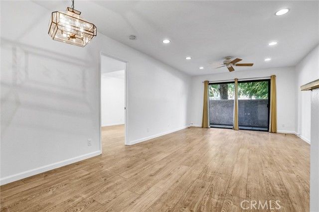 22100 Burbank 130C, Woodland Hills (los Angeles), CA 91367