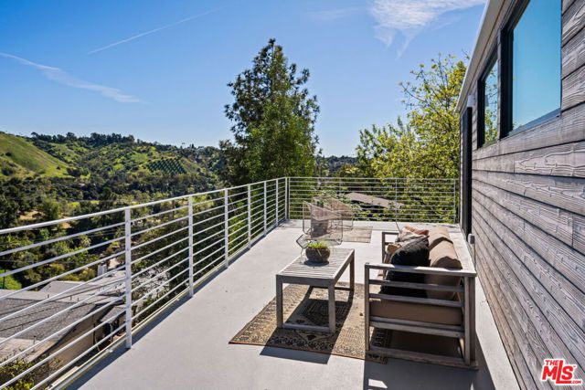 4683 Glenalbyn Drive, Los Angeles, CA 90065