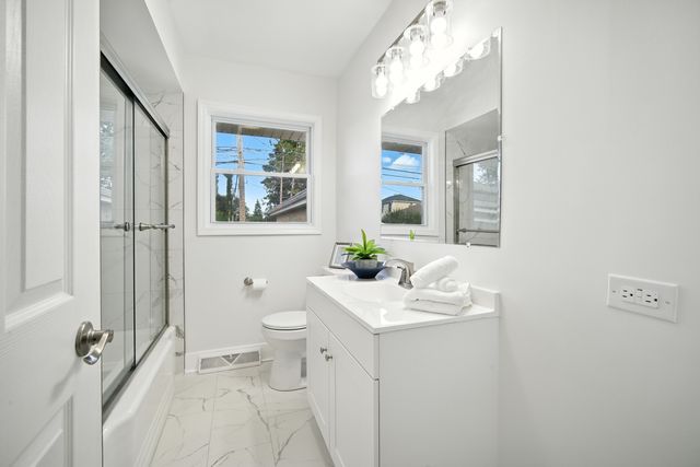 8915 Laramie Avenue, Skokie, IL 60077