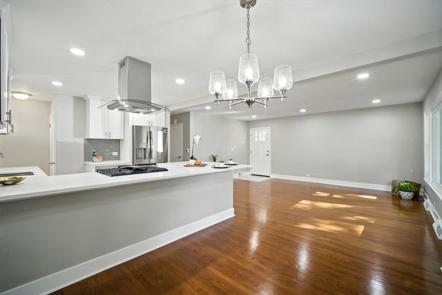 8915 Laramie Avenue, Skokie, IL 60077