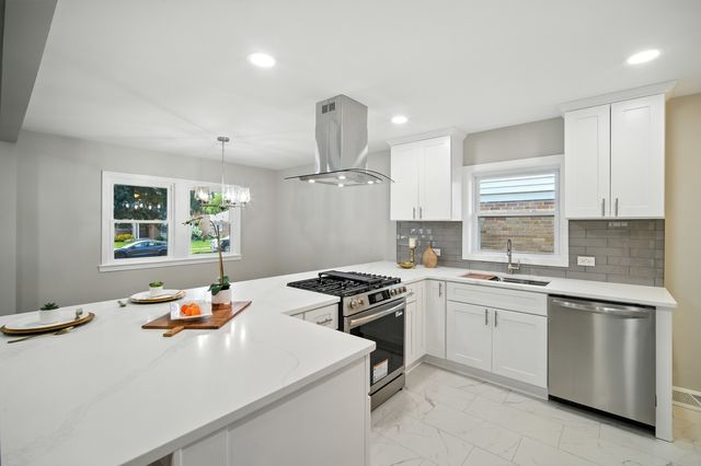 8915 Laramie Avenue, Skokie, IL 60077