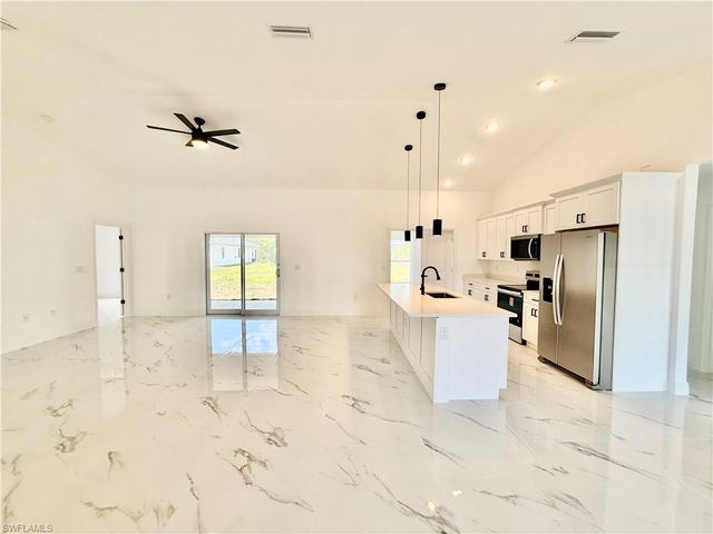 2600 26th ST W, Lehigh Acres, FL 33971