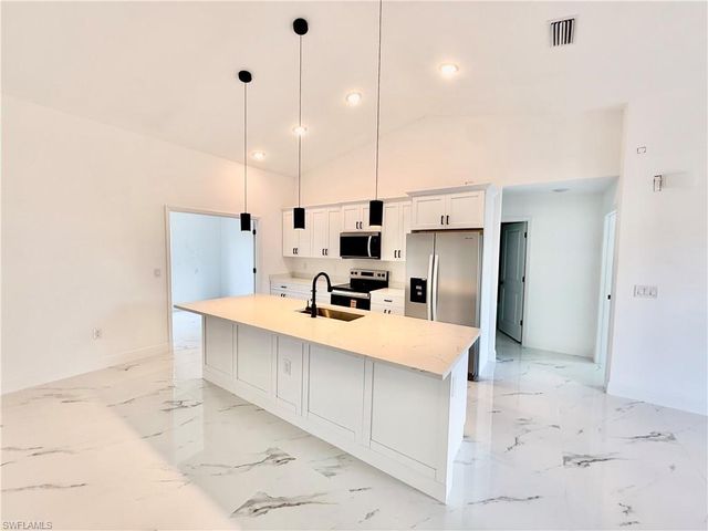 2600 26th ST W, Lehigh Acres, FL 33971