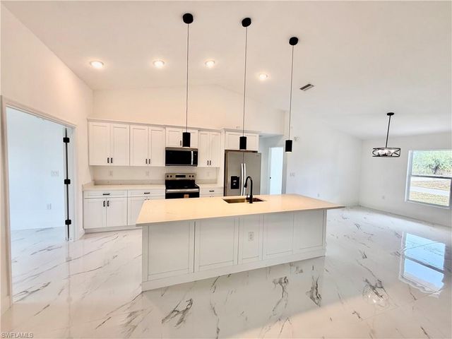 2600 26th ST W, Lehigh Acres, FL 33971