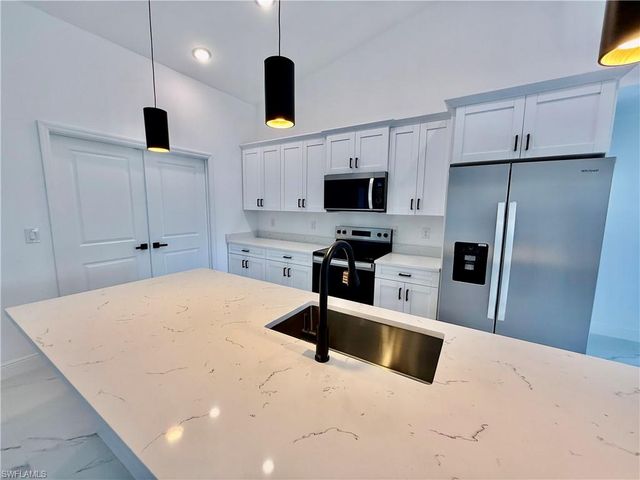 2600 26th ST W, Lehigh Acres, FL 33971