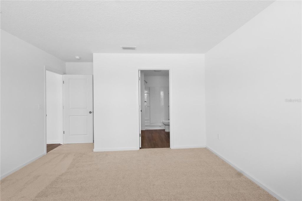 Image 9 of property listing at 16294 NW 143RD WAY, Alachua, FL 32615