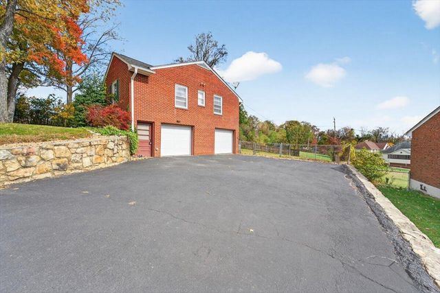 2014 Wynmere DR, Roanoke, VA 24018