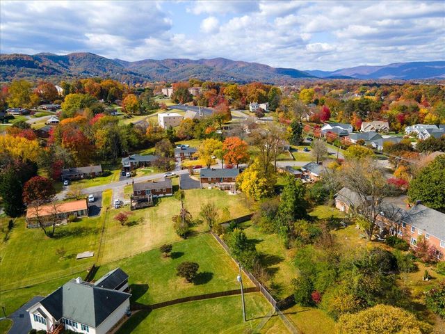 2014 Wynmere DR, Roanoke, VA 24018