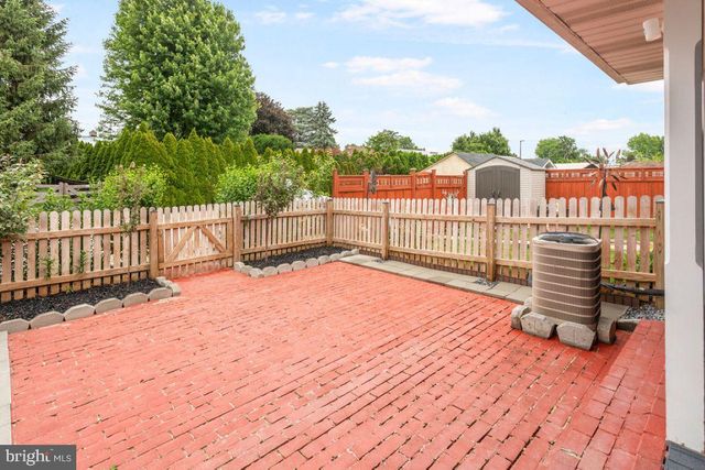 228 GEORGETOWN CIR, Hanover, PA 17331