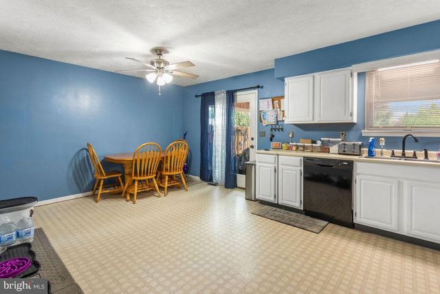 228 GEORGETOWN CIR, Hanover, PA 17331