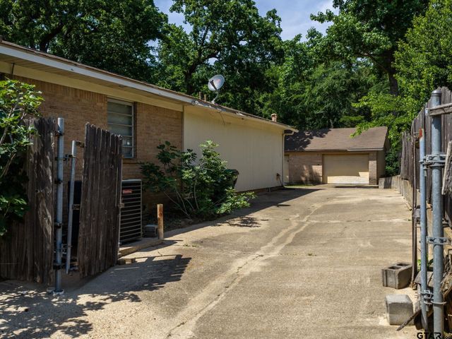 1804 De Charles St., Tyler, TX 75701