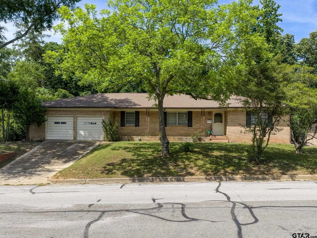 1804 De Charles St., Tyler, TX 75701