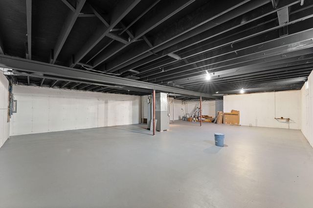 5012 W 92nd Avenue, Crown Point, IN 46307