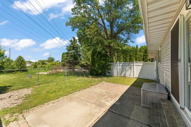 5012 W 92nd Avenue, Crown Point, IN 46307