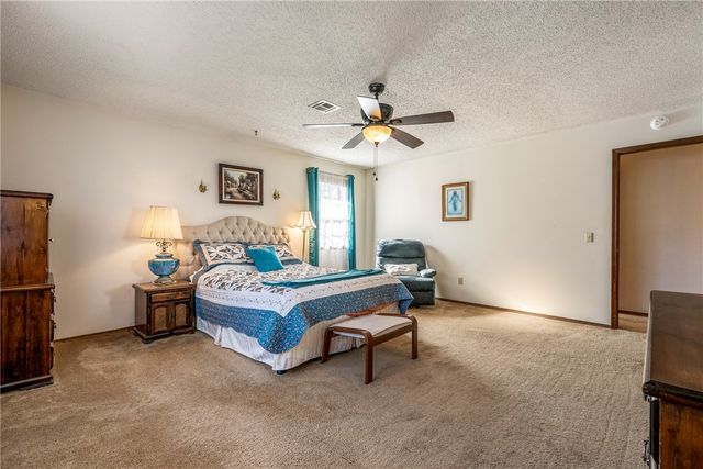 2 Wigston Lane, Bella Vista, AR 72714