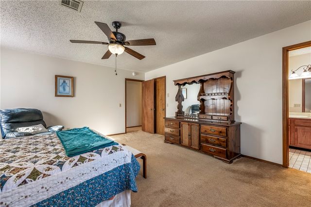 2 Wigston Lane, Bella Vista, AR 72714