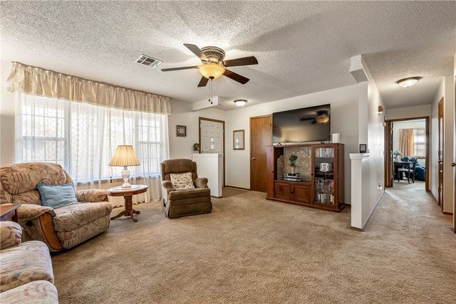 2 Wigston Lane, Bella Vista, AR 72714