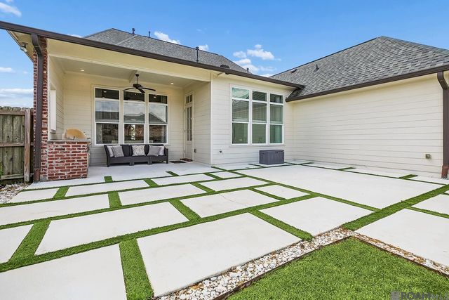 2720 Lexington Lakes Ave, Baton Rouge, LA 70810