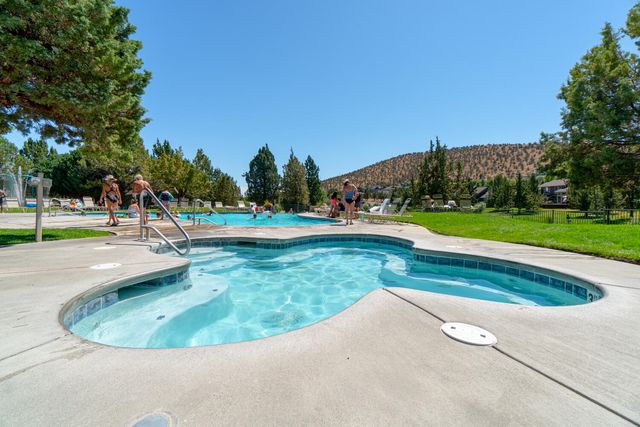 1845 Cinnamon Teal Drive, Redmond, OR 97756