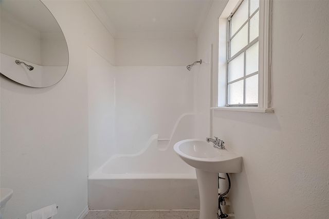 5831 Annunciation Street, Houston, TX 77016