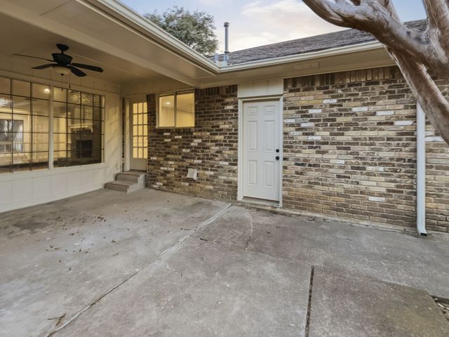 2409 Castle Street, Irving, TX 75038