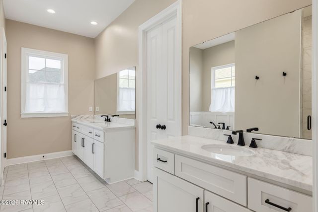108 Shadow Bend Drive, Broussard, LA 70518