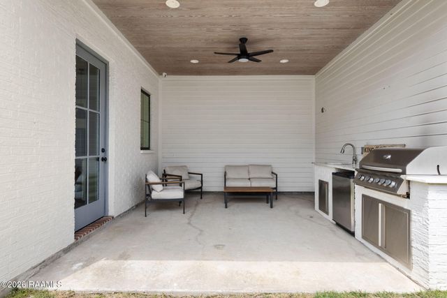 108 Shadow Bend Drive, Broussard, LA 70518