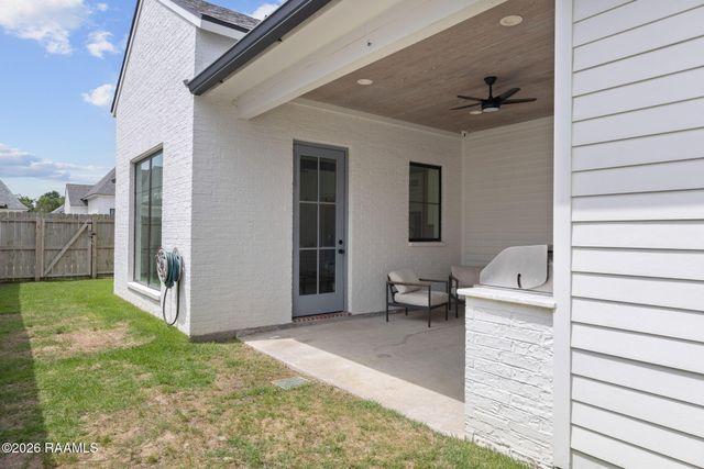 108 Shadow Bend Drive, Broussard, LA 70518