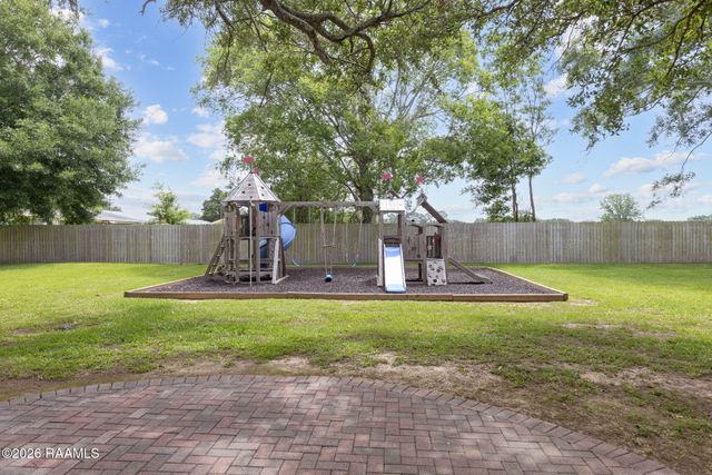 108 Shadow Bend Drive, Broussard, LA 70518