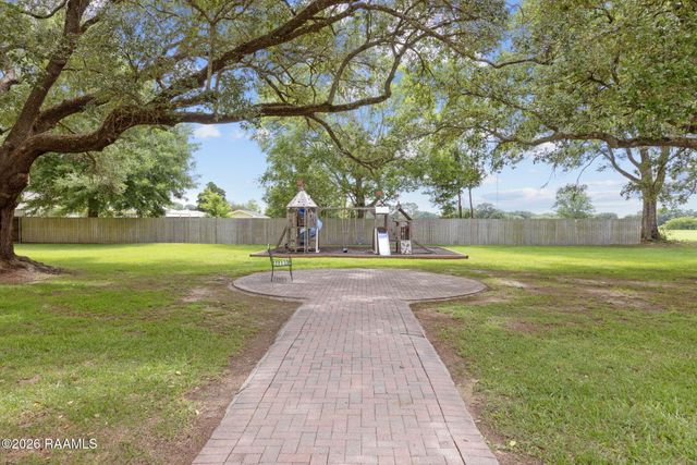108 Shadow Bend Drive, Broussard, LA 70518
