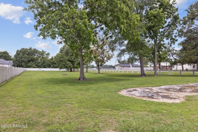 108 Shadow Bend Drive, Broussard, LA 70518